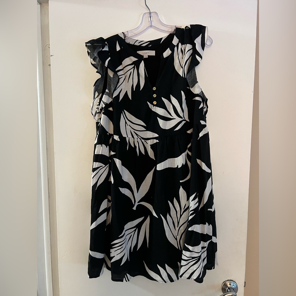 LOFT DRESS SIZE MEDIUM